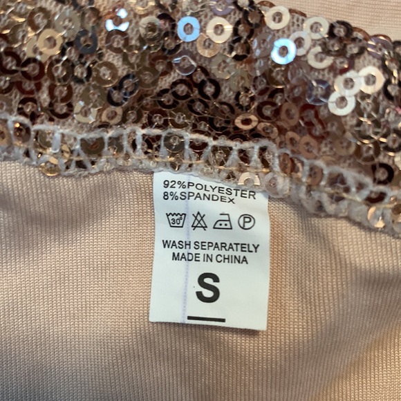 BRAND NEW NEVER WORN Rosegold Sequin Bikini w/ silver circles. Size Small. - Picture 8 of 8
